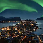 Cozy House With Sea View Close To Ålesund
