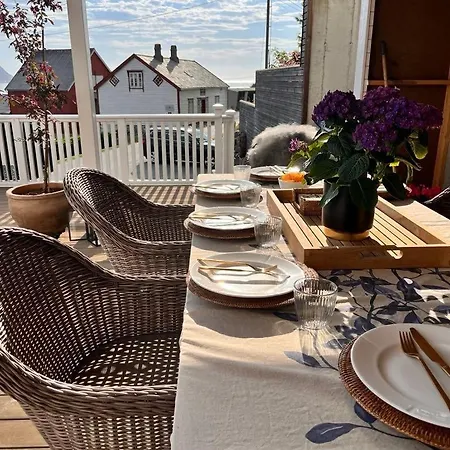 Cozy House With Sea View Close To