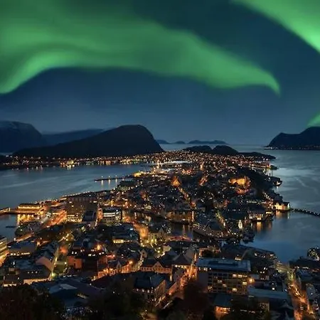 Cozy House With Sea View Close To Ålesund